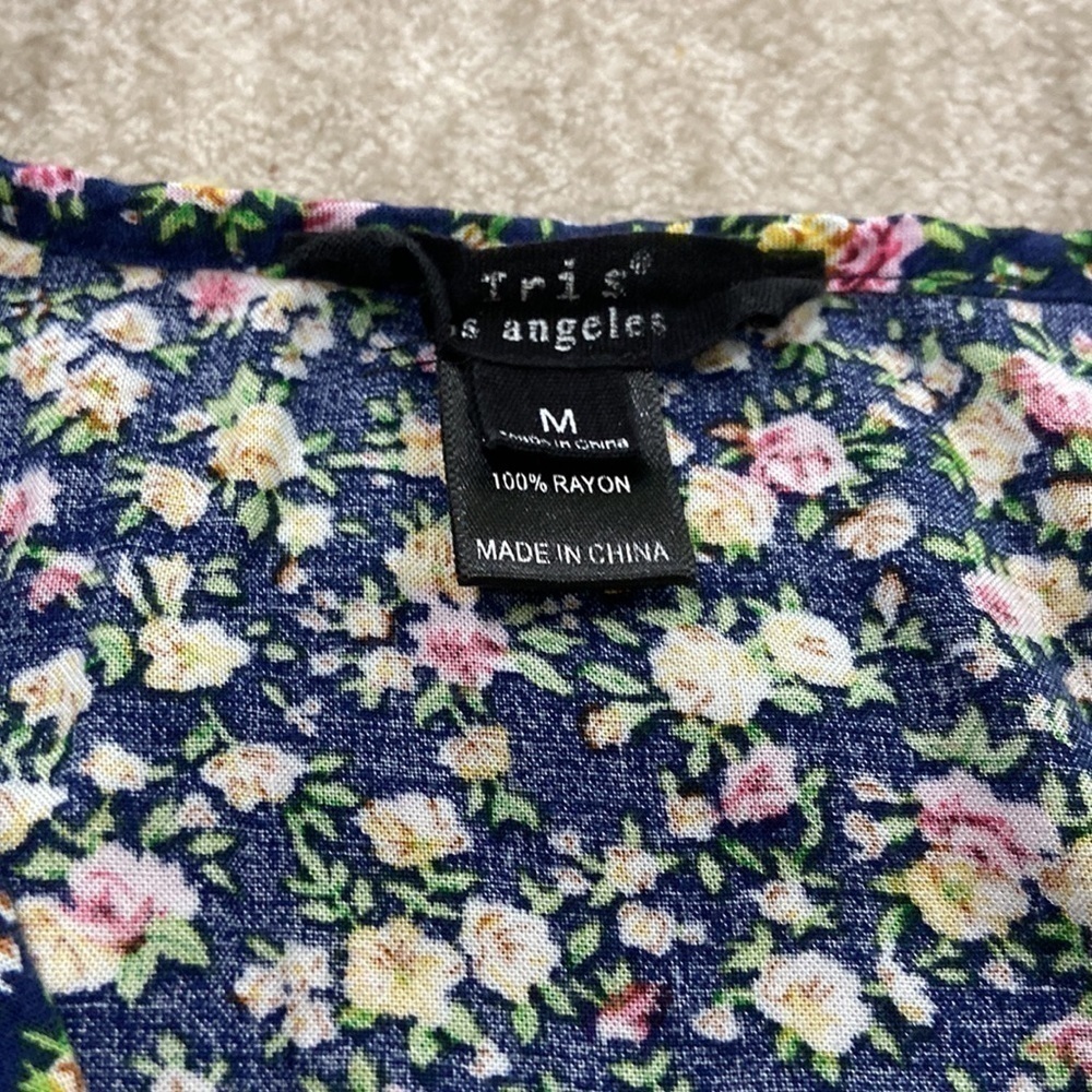 𝅺IRIS Floral Romper with Pockets - Picture 2 of 3